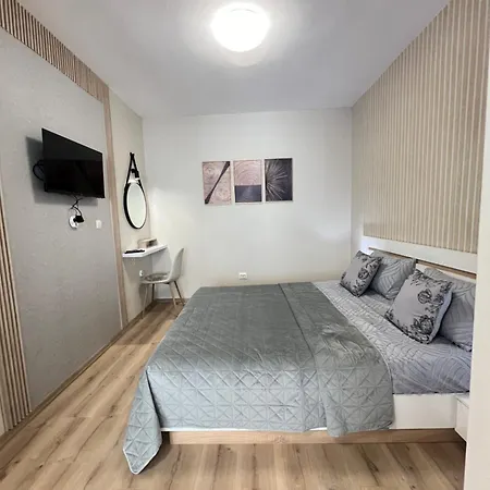 With Parking For Normal To Middle Sized Cars * 바르나