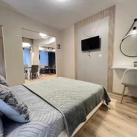 With Parking For Normal To Middle Sized Cars 아파트