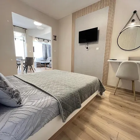 With Parking For Normal To Middle Sized Cars 바르나