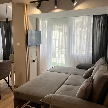 With Parking For Normal To Middle Sized Cars 아파트 바르나