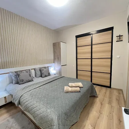 With Parking For Normal To Middle Sized Cars 바르나