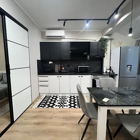 With Parking For Normal To Middle Sized Cars 아파트