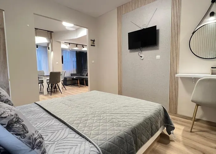 With Parking For Normal To Middle Sized Cars Lägenhet