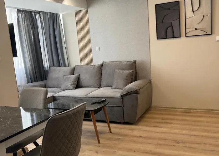 Lägenhet With Parking For Normal To Middle Sized Cars *