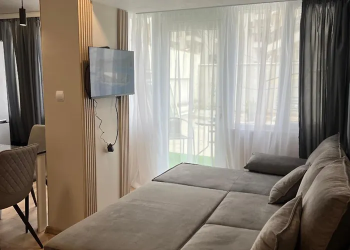 With Parking For Normal To Middle Sized Cars Lägenhet Varna